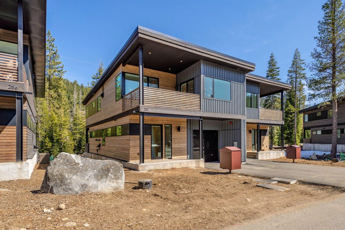 Mountain Modern and luxurious new construction in Squaw Valley